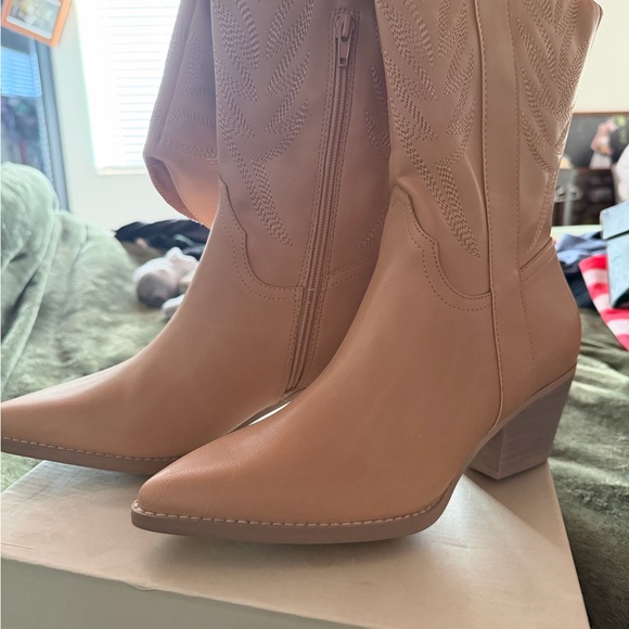 Women's Tan Western Boots - Picture 6 of 6